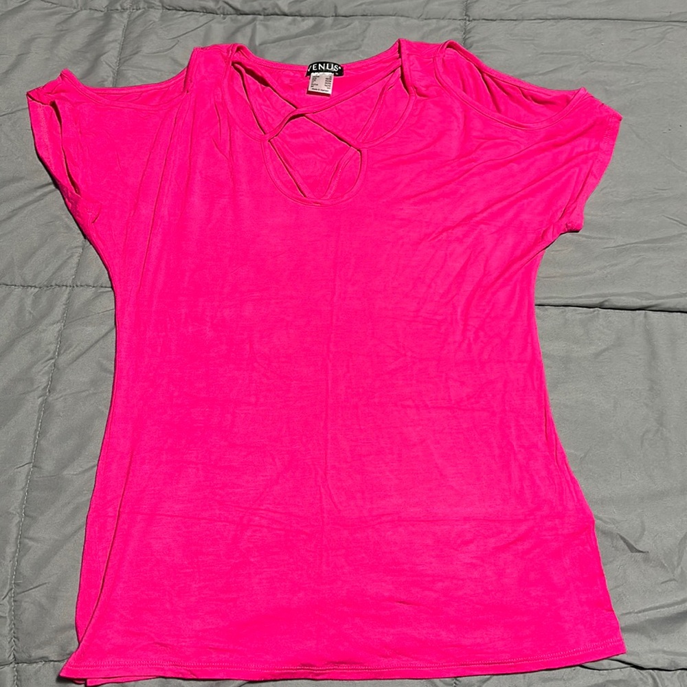 Venus short, sleeved tee